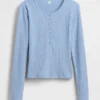 Top pigiama GAP × Summer Fridays con collo Henley a maglia pointelle