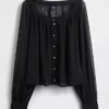Top trasparente con abbottonatura frontale