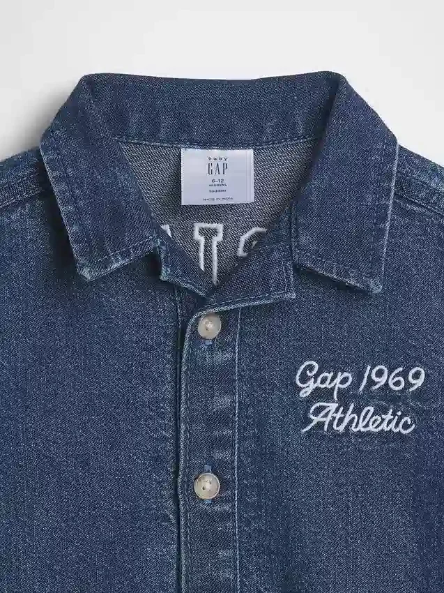 Tuta corta in denim per neonati con Gap Logo