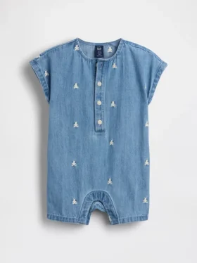 Tuta corta in denim per neonati con ricamo dell’orsetto Brannan