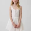 Vestito da bambina con ricami a occhielli