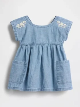 Vestito da neonato in denim con tasche ricamate