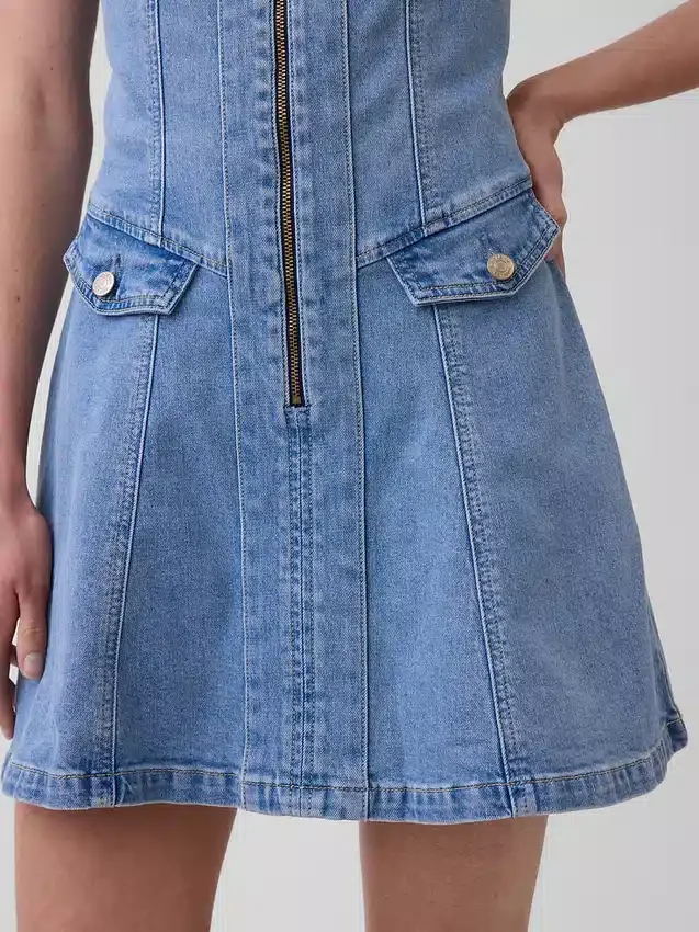 Vestito in denim con cuciture e zip frontale