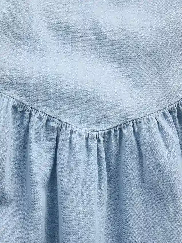 Vestito in denim con maniche svolazzanti e scollo a cuore