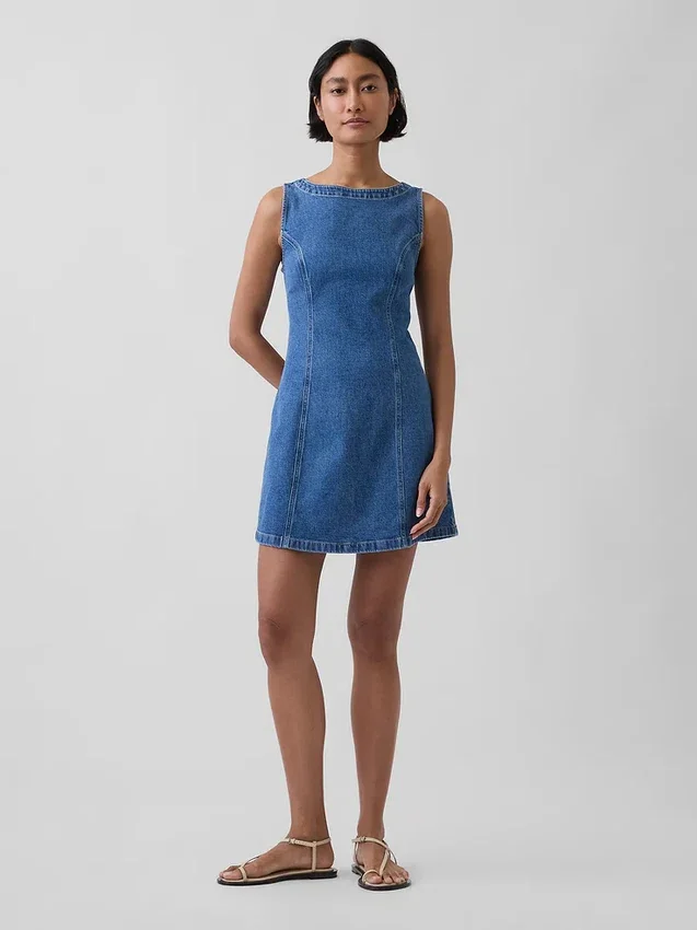 Vestito in denim con scollo a barchetta e schiena scoperta