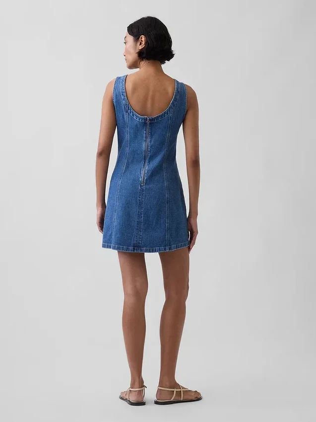 Vestito in denim con scollo a barchetta e schiena scoperta