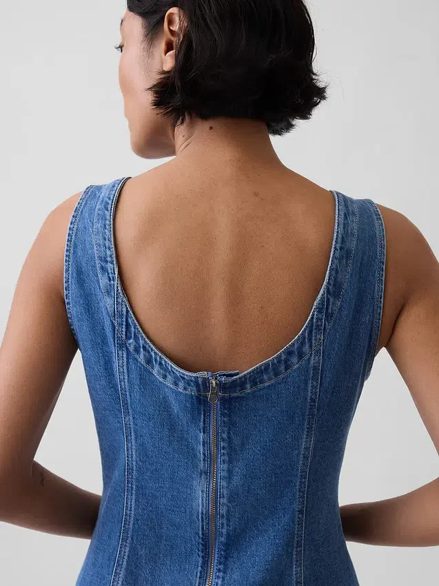 Vestito in denim con scollo a barchetta e schiena scoperta