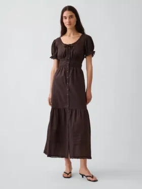 Vestito lungo a balze con scollo rotondo e bordi in pizzo