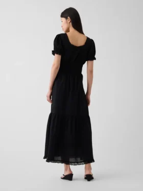 Vestito lungo a balze con scollo rotondo e bordi in pizzo