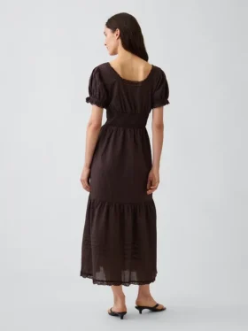 Vestito lungo a balze con scollo rotondo e bordi in pizzo