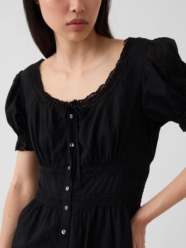 Vestito lungo a balze con scollo rotondo e bordi in pizzo