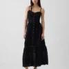 Vestito lungo con bottoni sul davanti e bordi in pizzo