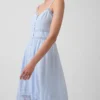 Vestito lungo con bottoni sul davanti e bordi in pizzo
