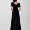 Vestito lungo con maniche a sbuffo ricamate