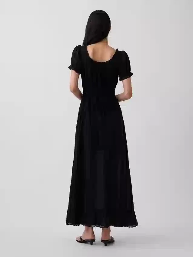 Vestito lungo con maniche a sbuffo ricamate