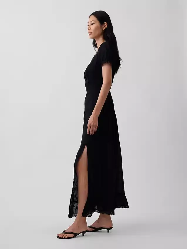 Vestito lungo con maniche a sbuffo ricamate