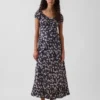 Vestito lungo con scollo a V e orlo con volant