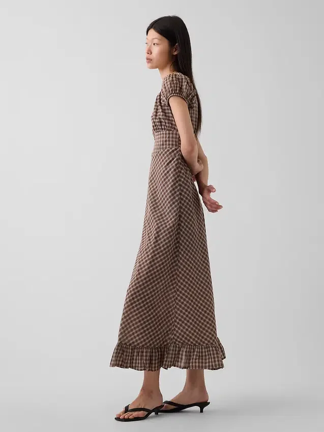 Vestito lungo con scollo a V e orlo con volant