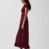 Vestito lungo con scollo a V e orlo con volant