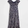 Vestito lungo con scollo a V e orlo con volant