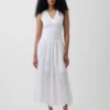 Vestito lungo con vita bassa e occhielli