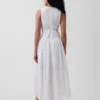 Vestito lungo con vita bassa e occhielli