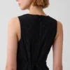 Vestito lungo con vita bassa e occhielli