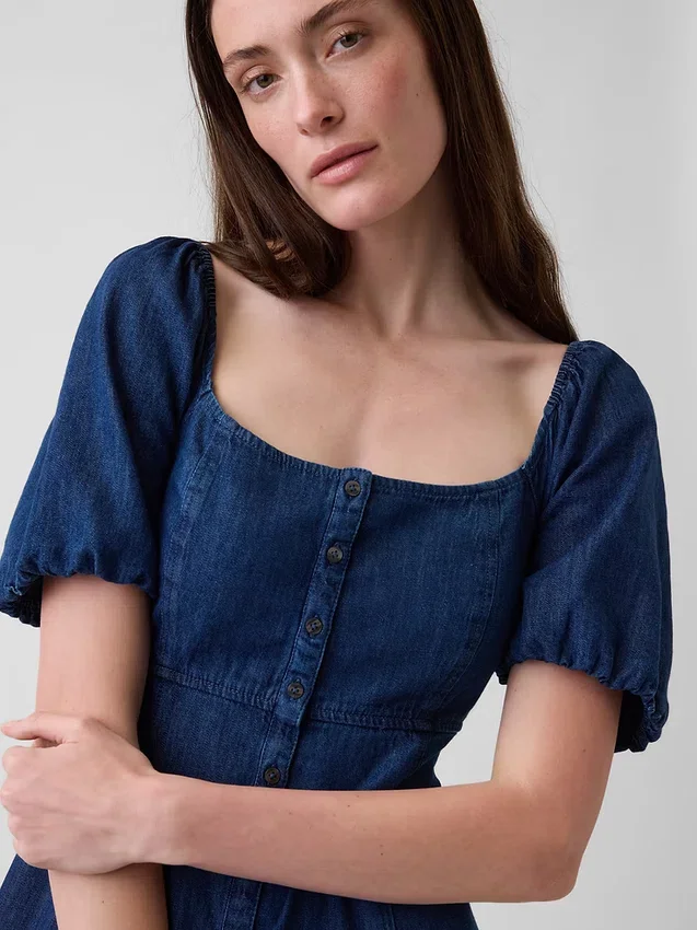 Vestito lungo in denim con maniche a sbuffo e chiusura frontale con bottoni