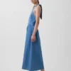 Vestito lungo in denim con scollo all’americana e lacci sul retro