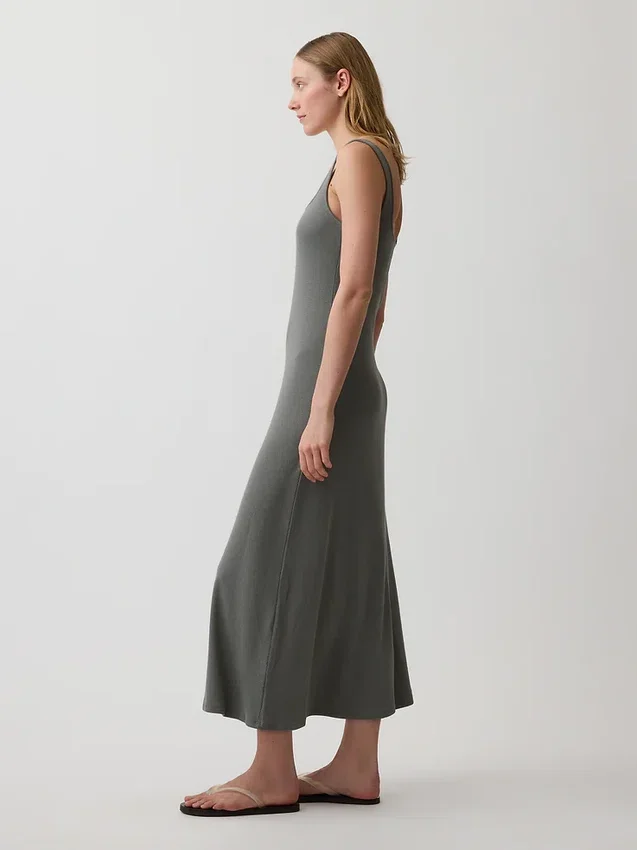 Vestito lungo moderno a scollo quadrato a costine