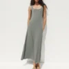 Vestito lungo moderno a scollo quadrato a costine