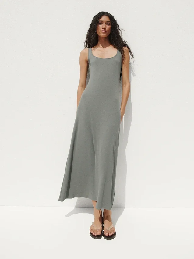 Vestito lungo moderno a scollo quadrato a costine