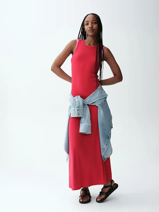 Vestito lungo moderno con reggiseno integrato a costine