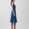 Vestito midi in denim con chiusura frontale a bottoni