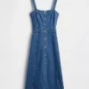 Vestito midi in denim con chiusura frontale a bottoni