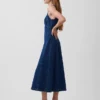Vestito midi in denim con cuciture e zip frontale