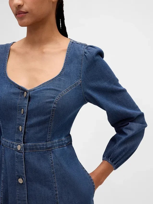 Vestito midi in denim con scollo a cuore