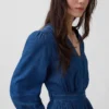 Vestito midi in denim con vita a pezzi