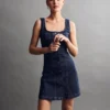 Vestito mini in denim con cuciture e abbottonatura frontale