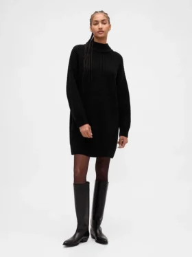 Vestito oversize a maglione con collo alto