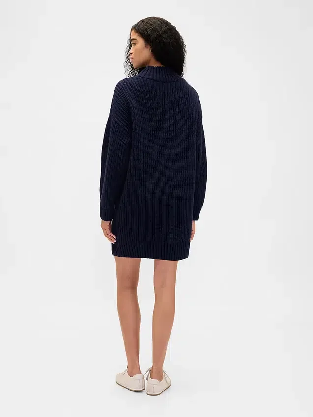 Vestito oversize a maglione con collo alto