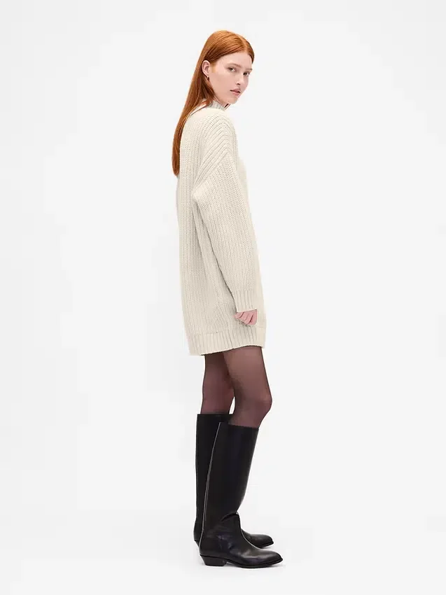 Vestito oversize a maglione con collo alto
