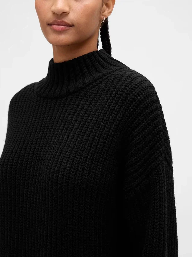 Vestito oversize a maglione con collo alto