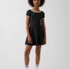 Vestito sportivo da bambina con maniche ad aletta