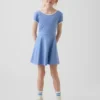Vestito sportivo da bambina con maniche ad aletta