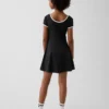 Vestito sportivo da bambina con maniche ad aletta