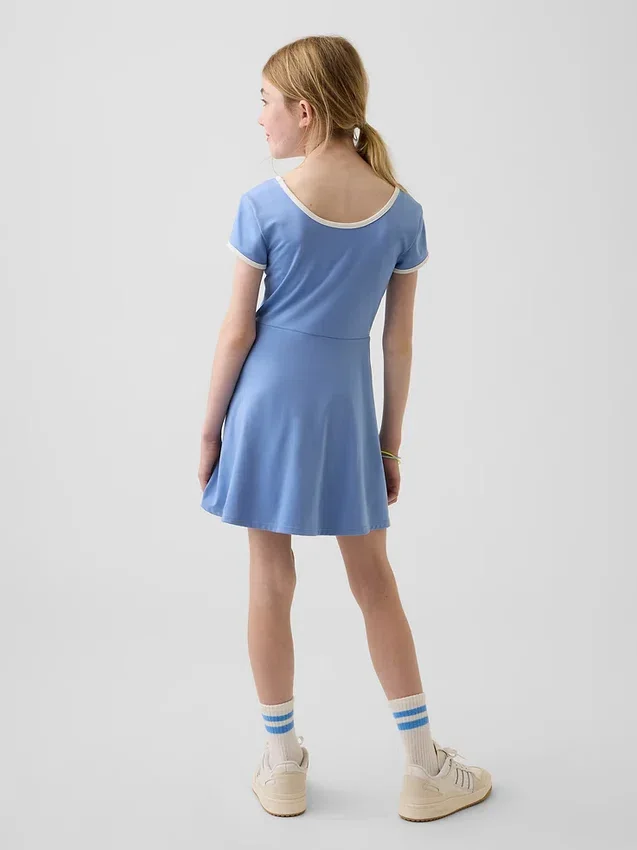 Vestito sportivo da bambina con maniche ad aletta