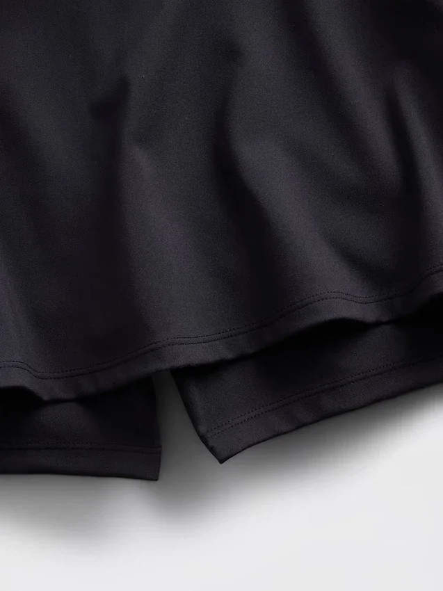 Vestito sportivo da bambina con maniche ad aletta